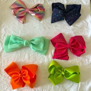 Assortment of bows! 6 pack.